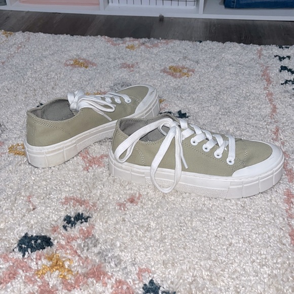 Platform sneakers - Picture 2 of 3